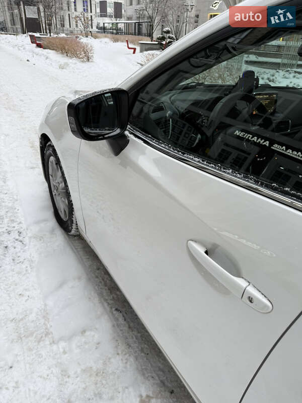 Хэтчбек Mazda 3 2013 в Киеве