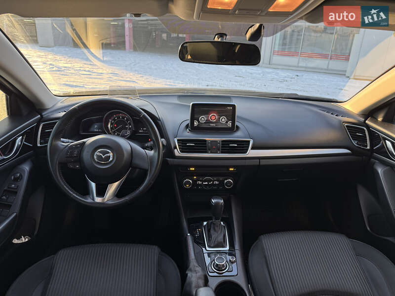 Седан Mazda 3 2016 в Киеве