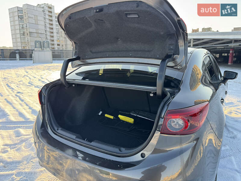 Седан Mazda 3 2016 в Киеве