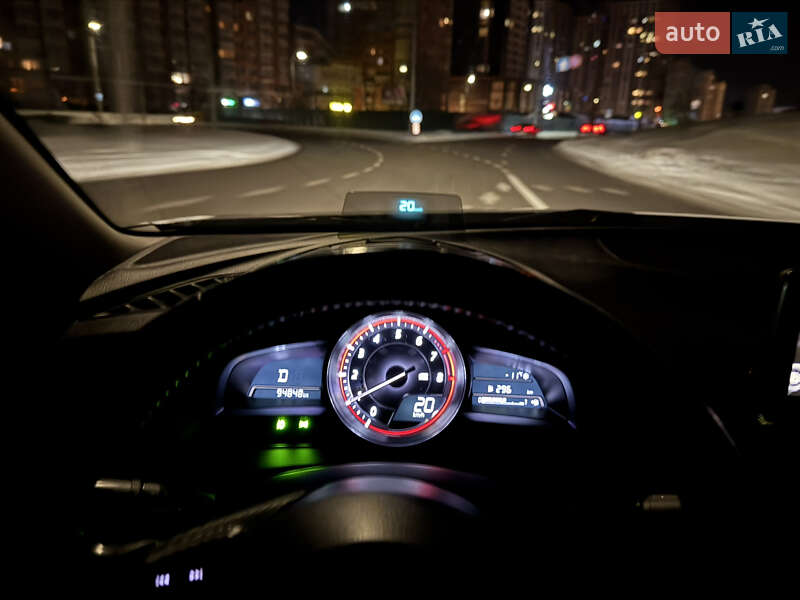 Седан Mazda 3 2016 в Киеве