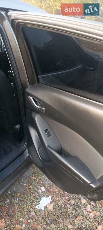 Седан Mazda 3 2015 в Павлограде