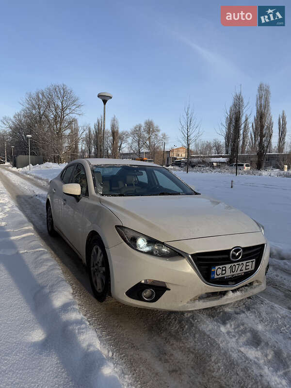 Седан Mazda 3 2015 в Чернигове