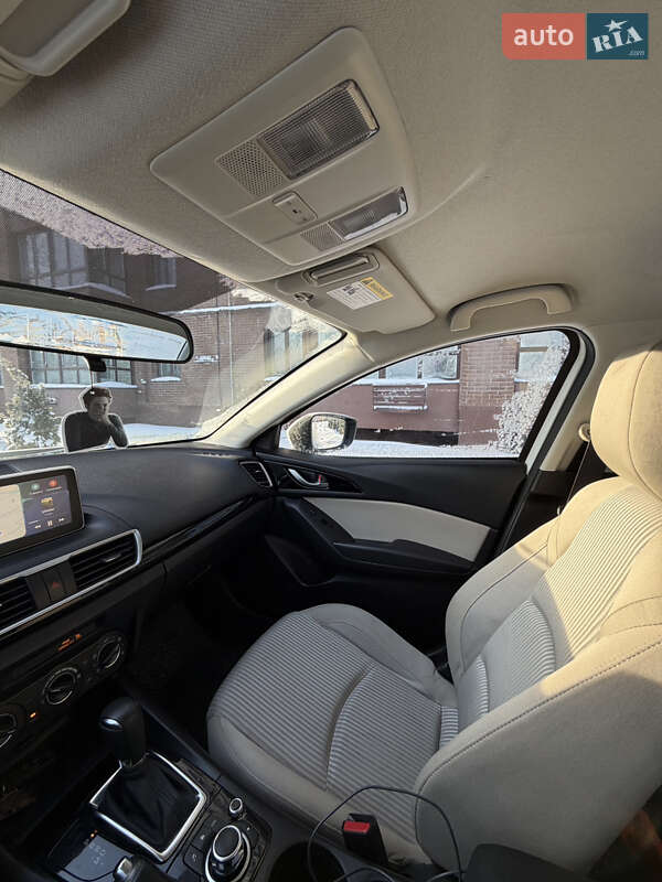 Седан Mazda 3 2015 в Чернигове