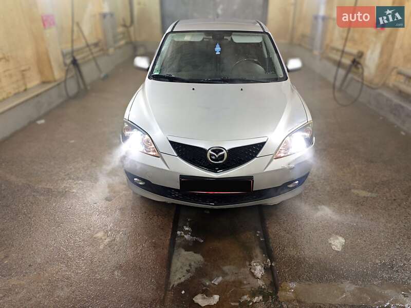 Хетчбек Mazda 3 2006 в Сарнах