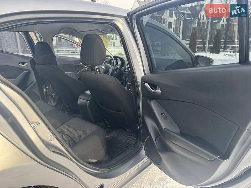 Седан Mazda 3 2016 в Києві