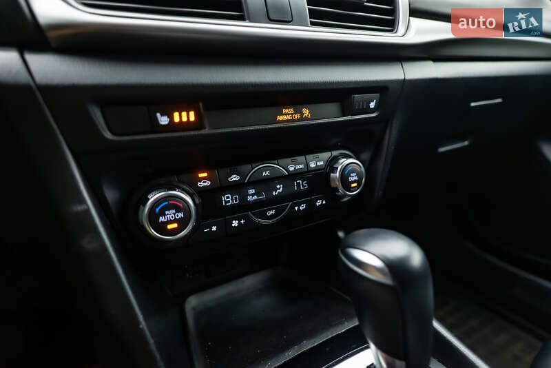 Хэтчбек Mazda 3 2017 в Киеве