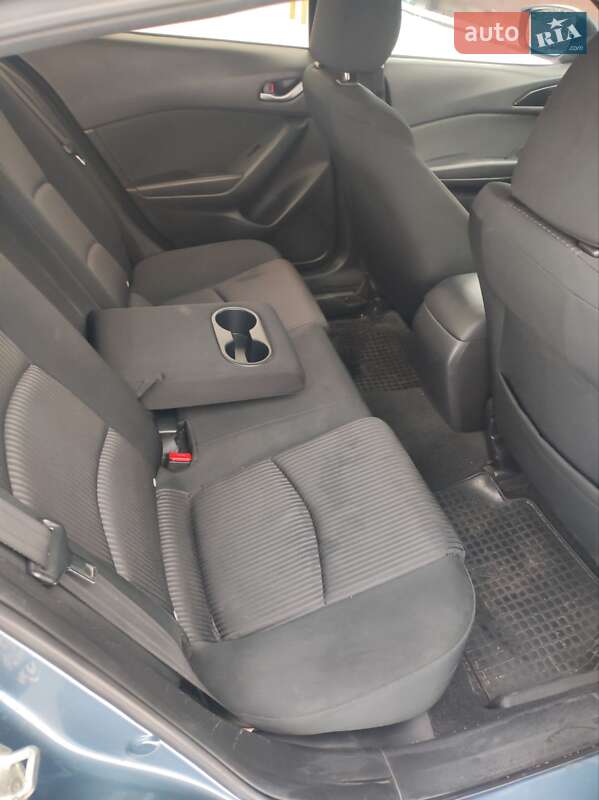 Седан Mazda 3 2016 в Черкасах