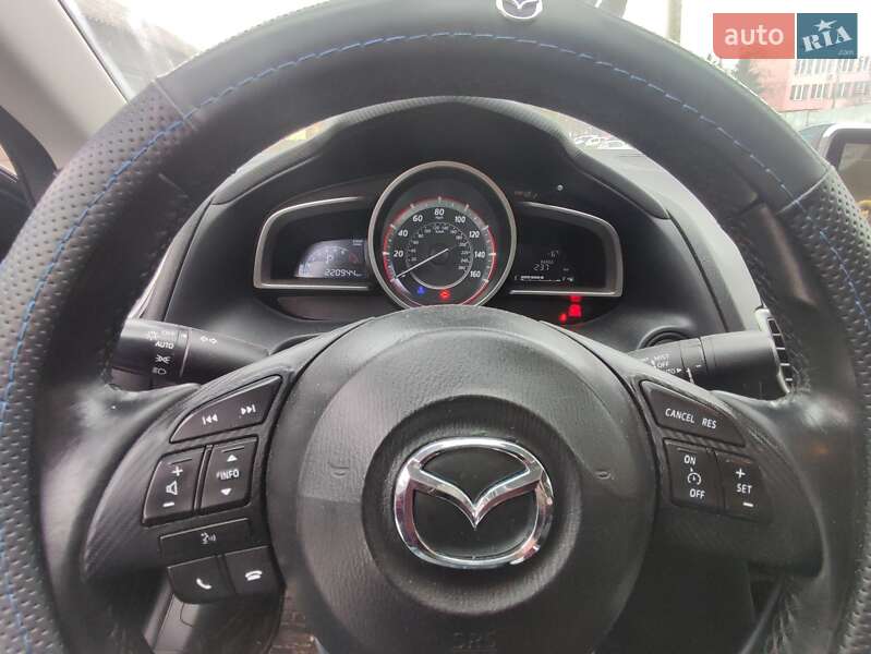 Седан Mazda 3 2016 в Черкасах