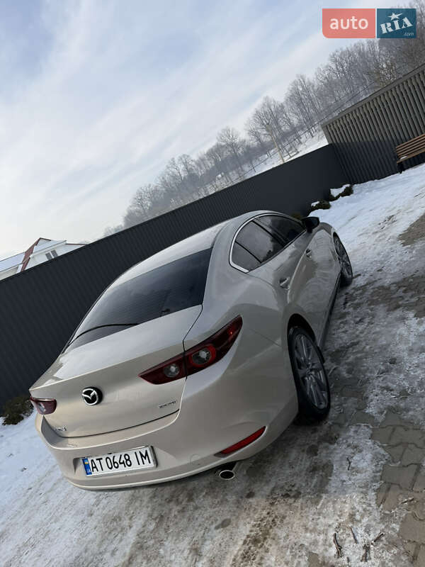Седан Mazda 3 2024 в Коломые