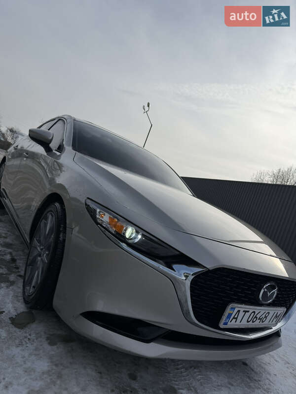 Седан Mazda 3 2024 в Коломые