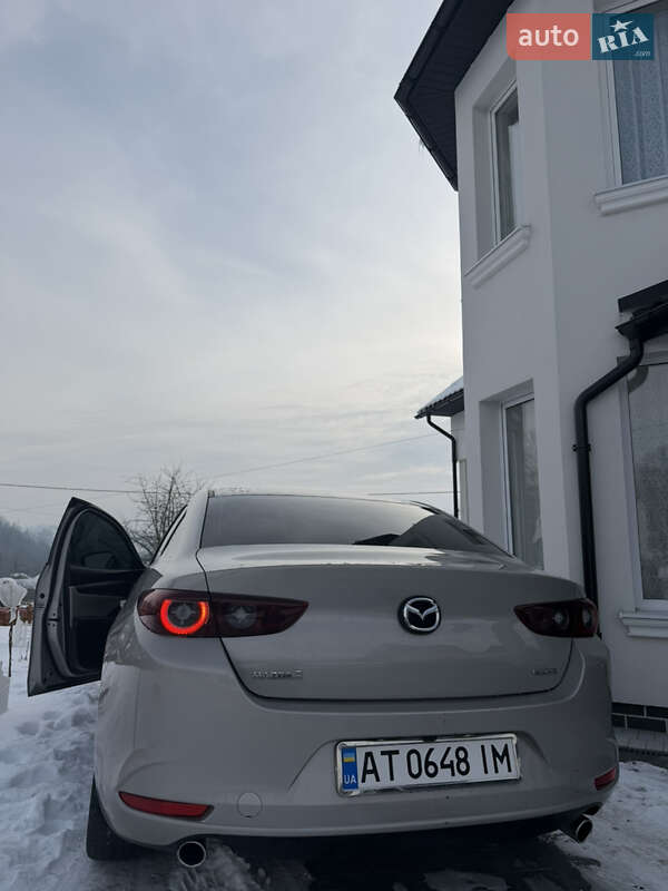 Седан Mazda 3 2024 в Коломые
