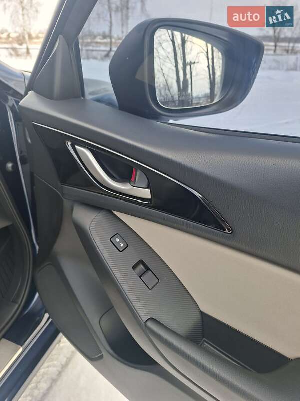 Хетчбек Mazda 3 2014 в Шостці