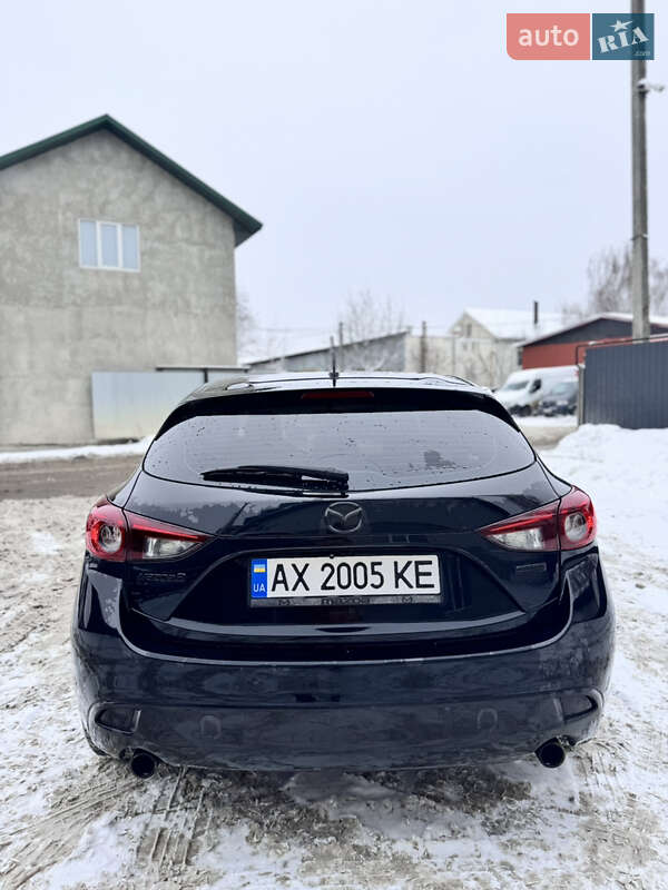 Хетчбек Mazda 3 2015 в Чернівцях
