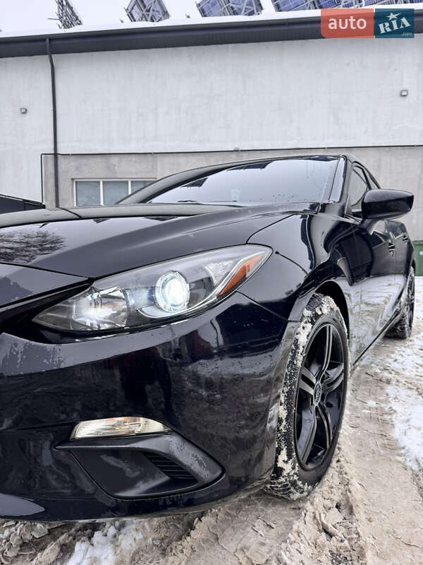 Хетчбек Mazda 3 2015 в Чернівцях