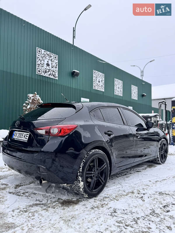 Хетчбек Mazda 3 2015 в Чернівцях
