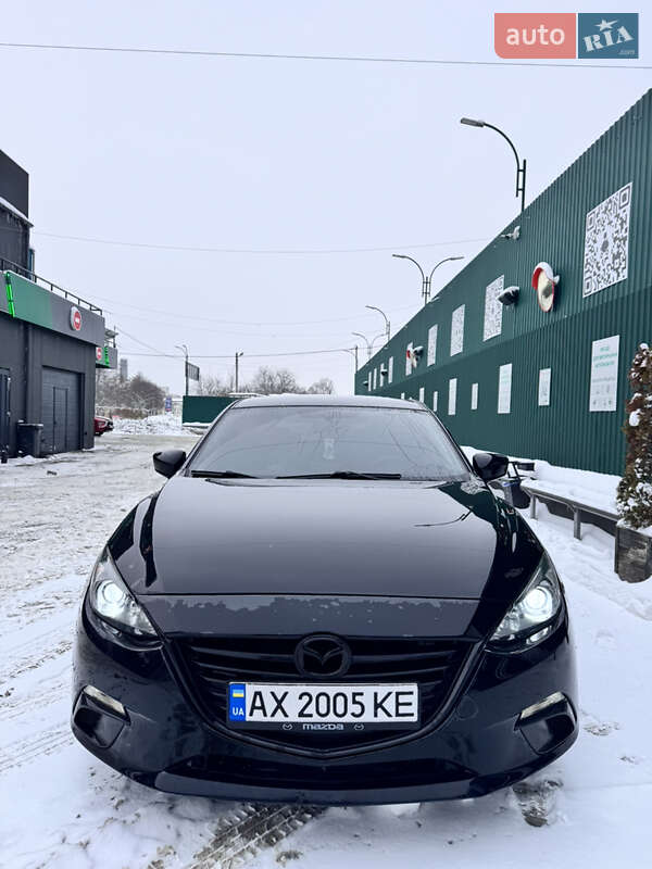 Хетчбек Mazda 3 2015 в Чернівцях