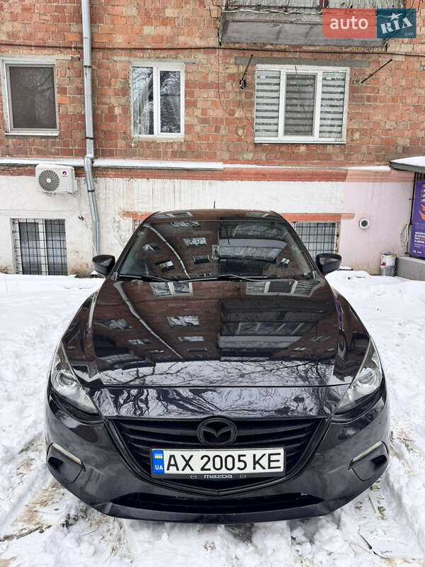 Хетчбек Mazda 3 2015 в Чернівцях