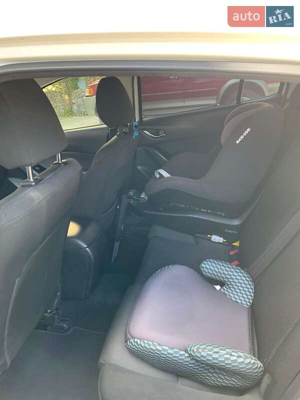 Седан Mazda 3 2017 в Миколаєві