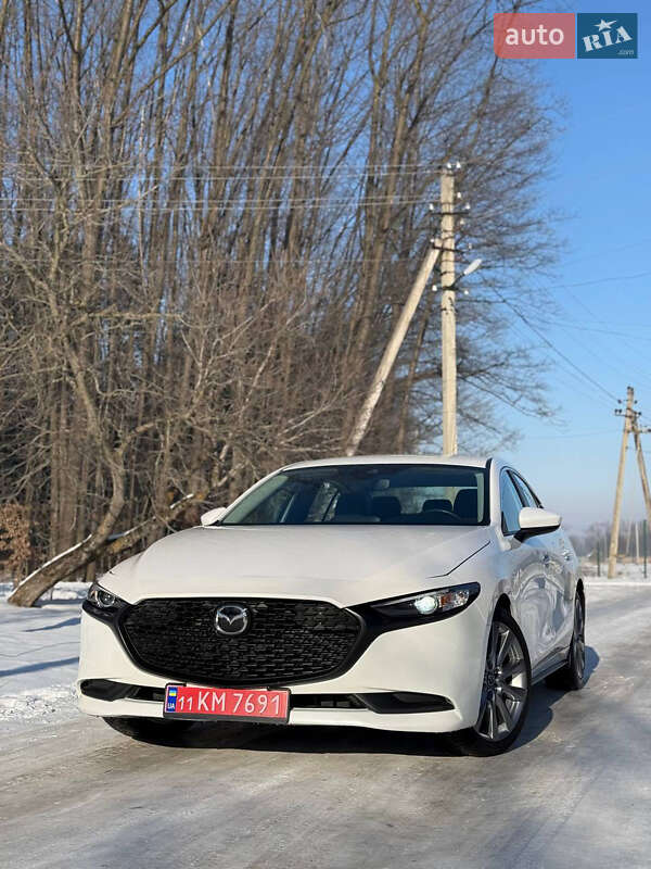 Седан Mazda 3 2023 в Косове