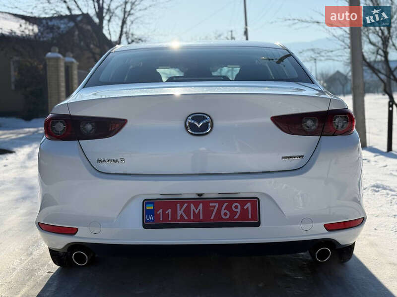 Седан Mazda 3 2023 в Косове