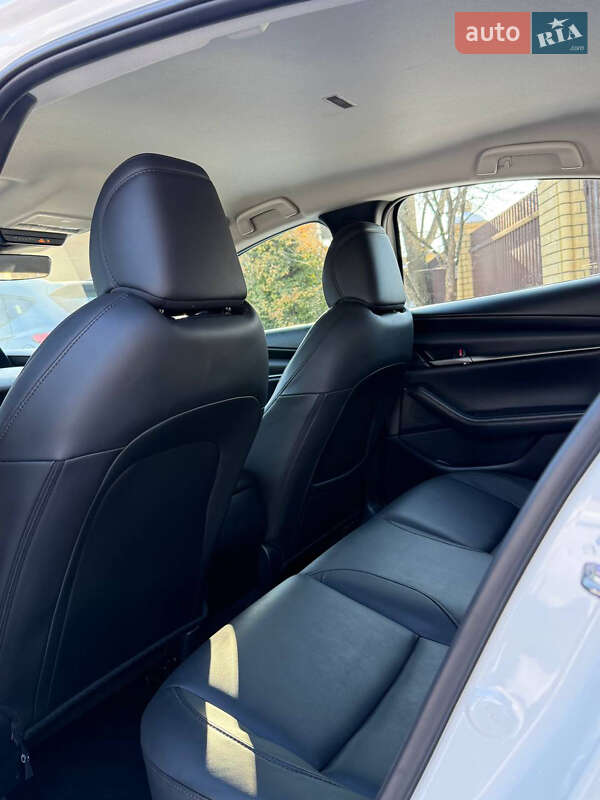 Седан Mazda 3 2023 в Косове