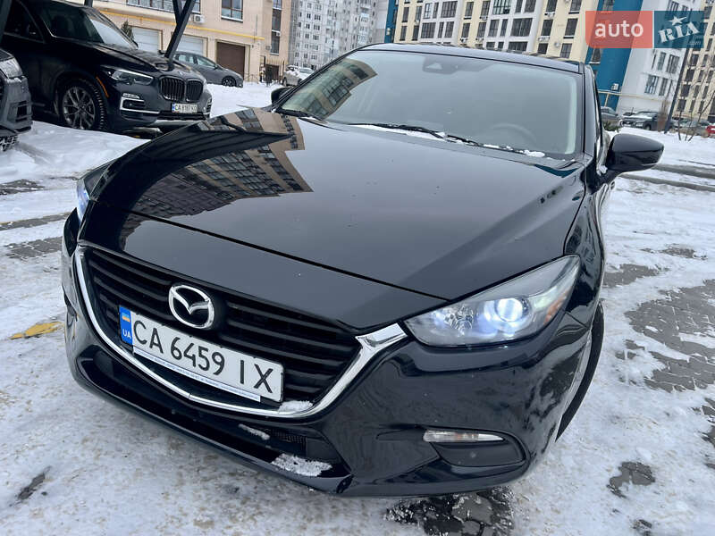 Седан Mazda 3 2018 в Черкасах