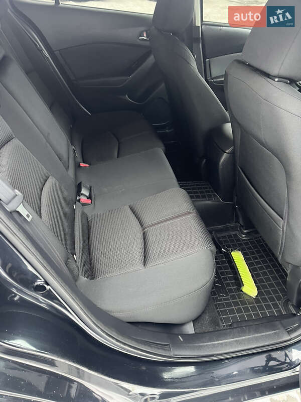 Седан Mazda 3 2018 в Черкасах