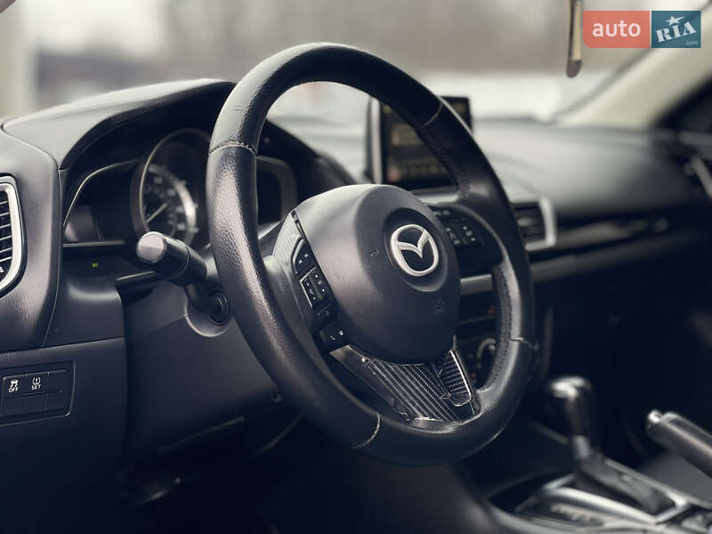 Хетчбек Mazda 3 2015 в Чернівцях