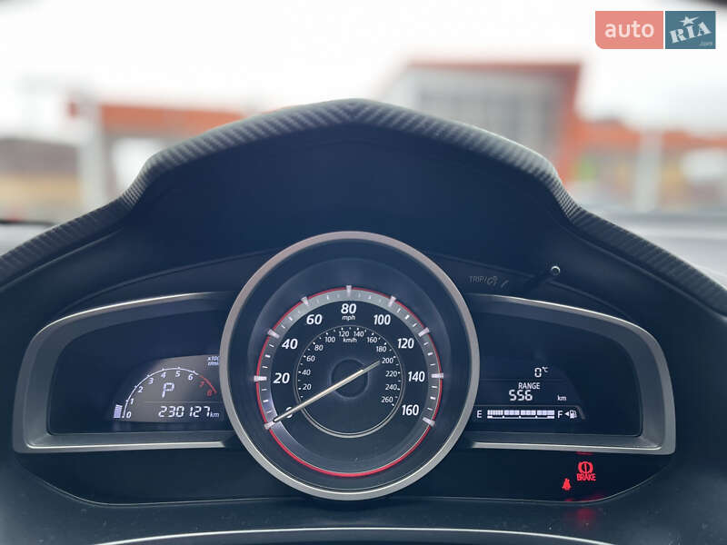 Хетчбек Mazda 3 2015 в Чернівцях