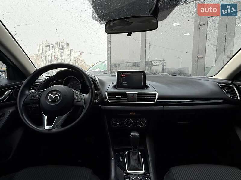 Седан Mazda 3 2016 в Киеве