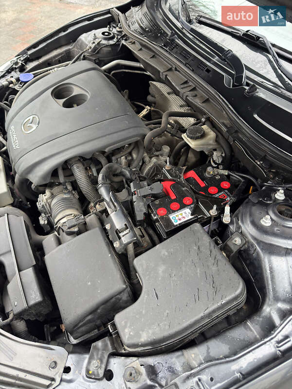 Седан Mazda 3 2014 в Запоріжжі