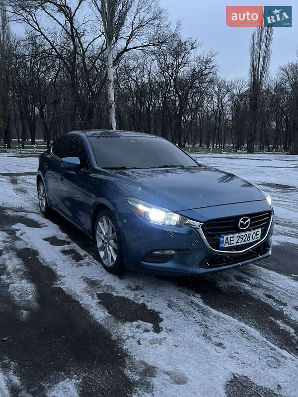 Седан Mazda 3 2016 в Павлограде