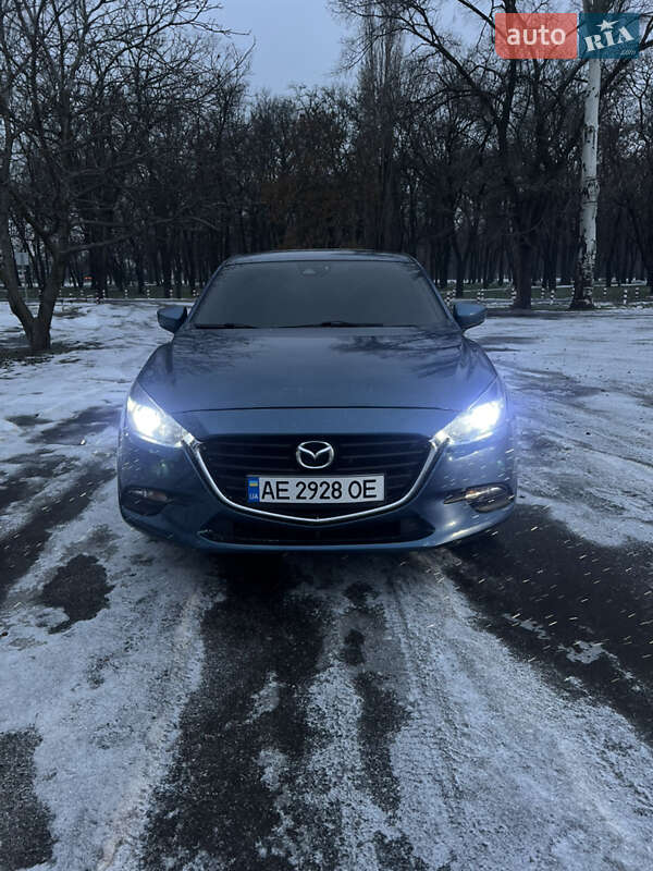 Седан Mazda 3 2016 в Павлограде