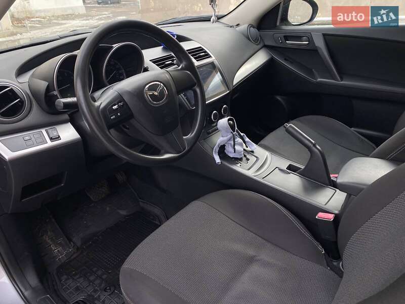 Седан Mazda 3 2013 в Миколаєві