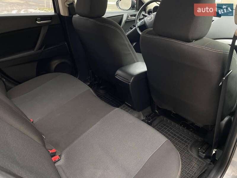 Седан Mazda 3 2013 в Миколаєві