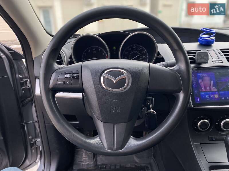 Седан Mazda 3 2013 в Миколаєві