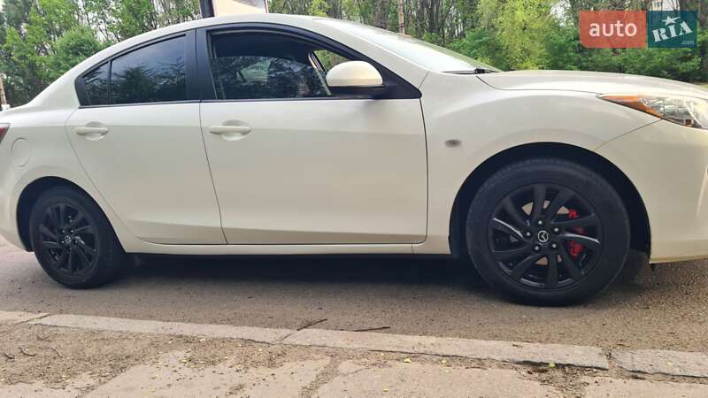Седан Mazda 3 2012 в Запоріжжі