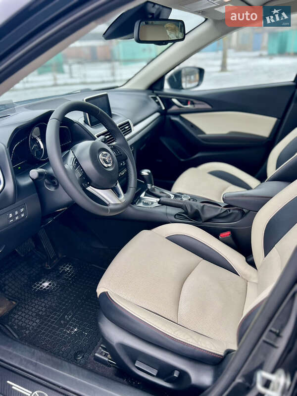 Хетчбек Mazda 3 2015 в Валках