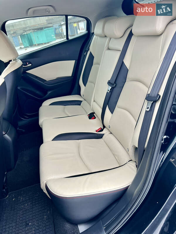 Хетчбек Mazda 3 2015 в Валках