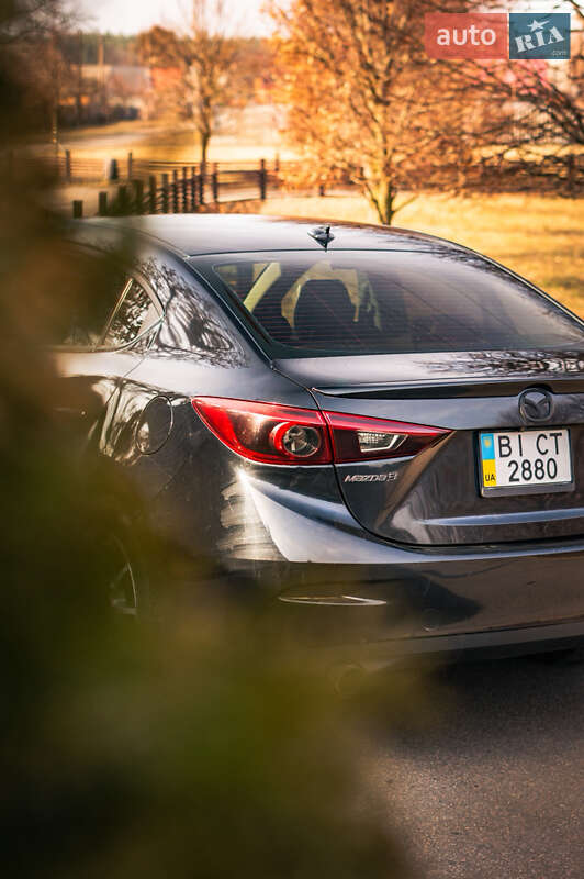 Седан Mazda 3 2015 в Миргороді