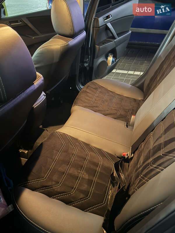 Седан Mazda 3 2011 в Киеве