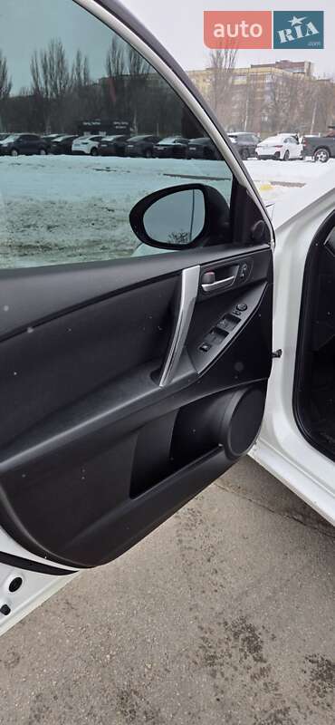 Седан Mazda 3 2010 в Дніпрі