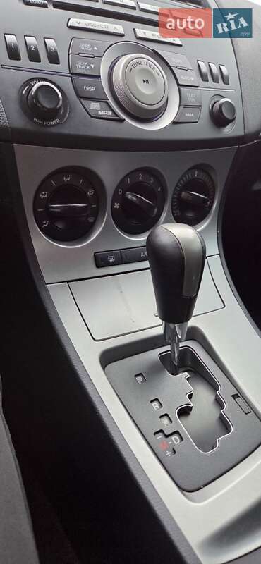 Седан Mazda 3 2010 в Дніпрі