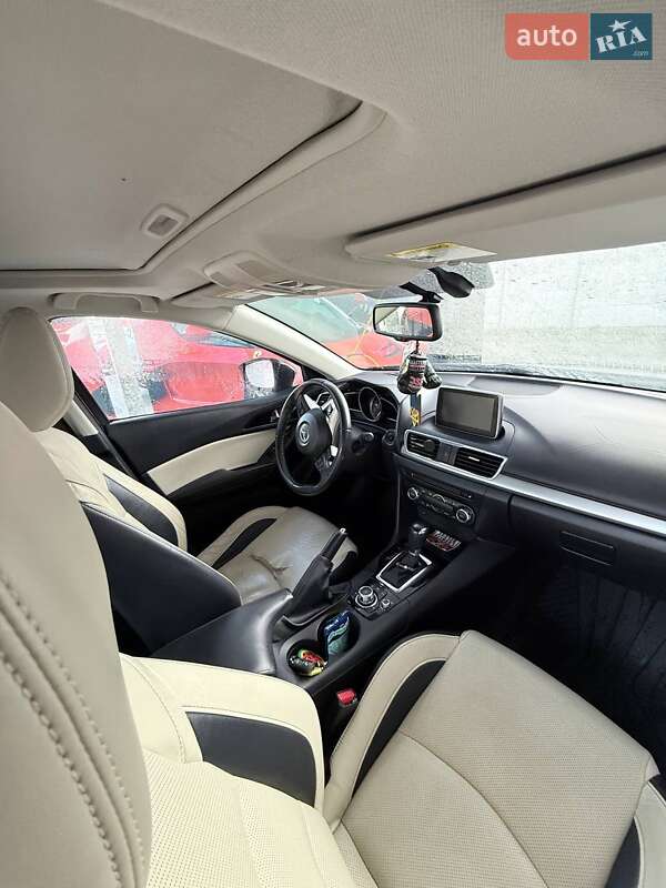 Седан Mazda 3 2014 в Ивано-Франковске