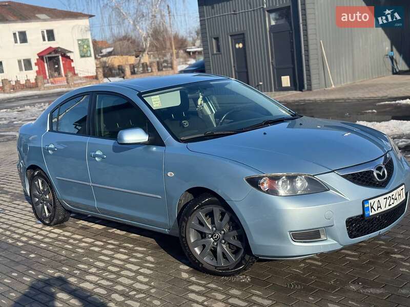 Седан Mazda 3 2008 в Березане