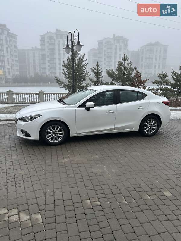 Седан Mazda 3 2015 в Івано-Франківську