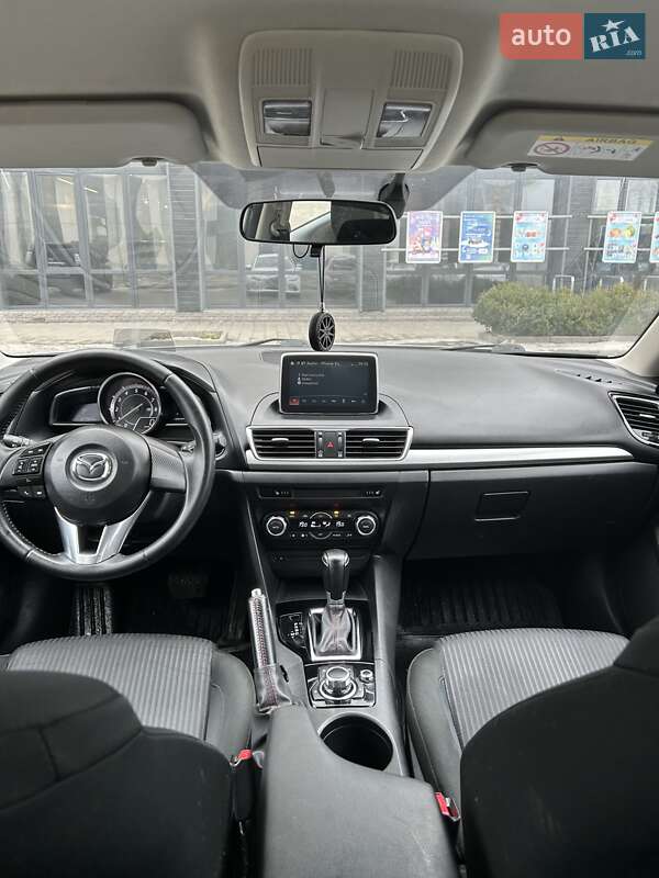 Седан Mazda 3 2015 в Івано-Франківську