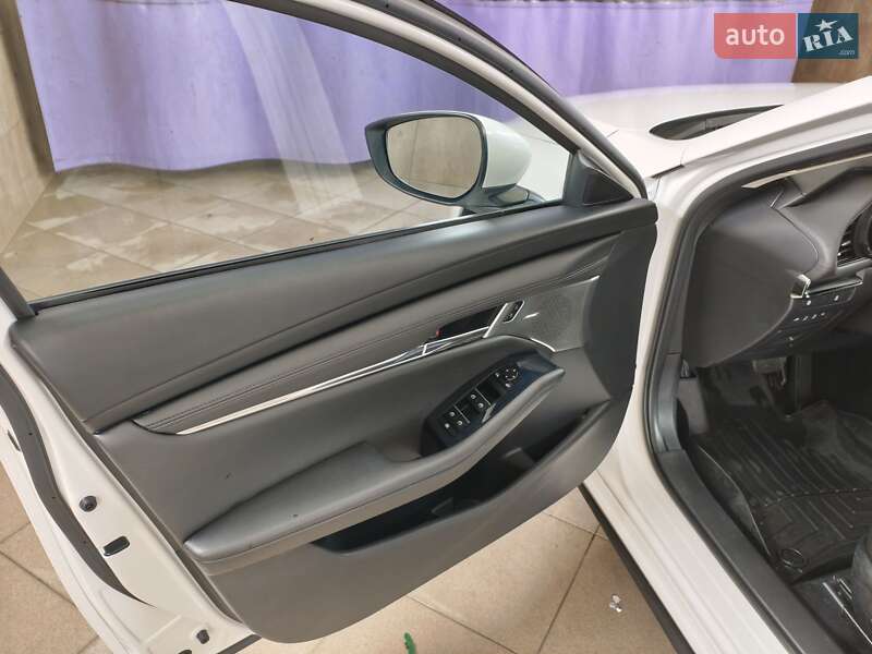 Седан Mazda 3 2020 в Києві