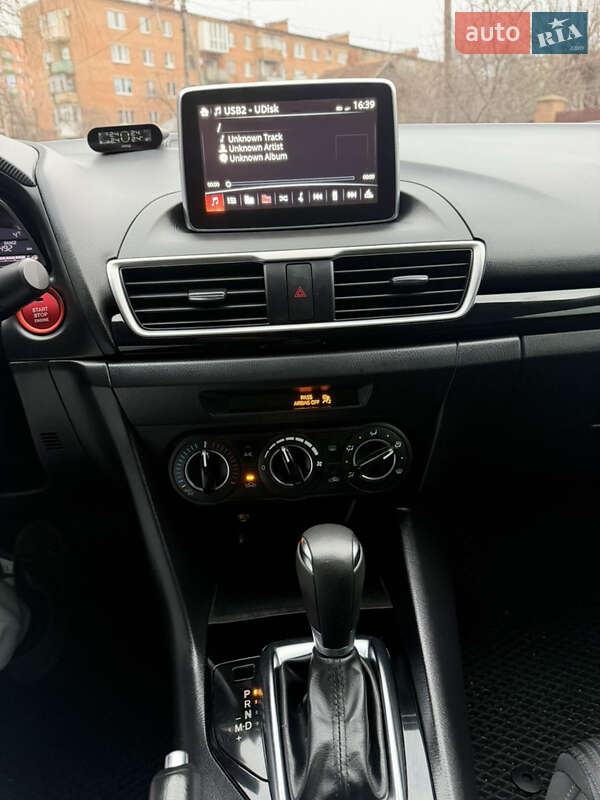 Седан Mazda 3 2016 в Полтаве