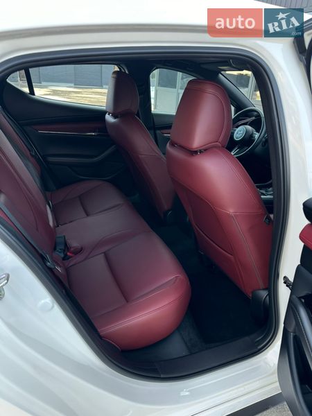 Хэтчбек Mazda 3 2024 в Киеве